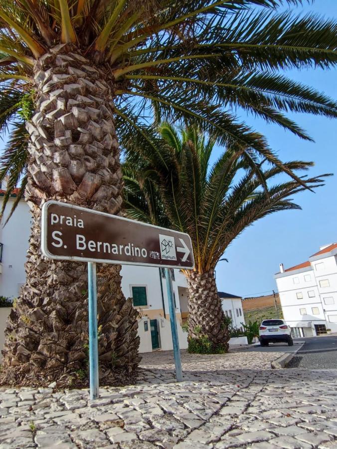 The Whale Beach House Atouguia Da Baleia Exterior photo